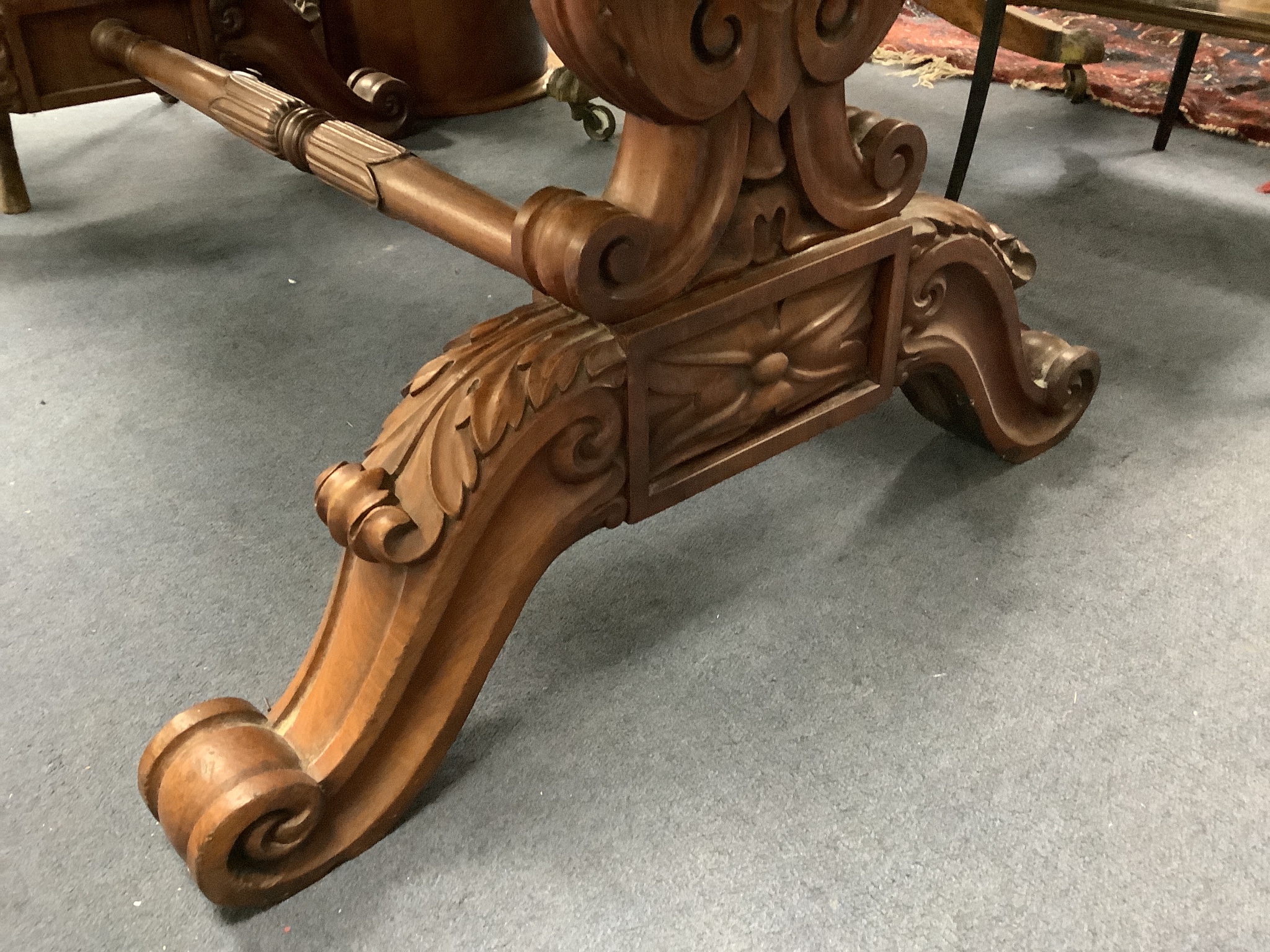 A William IV mahogany kidney shape table. W-150, D-180, H-72cm.